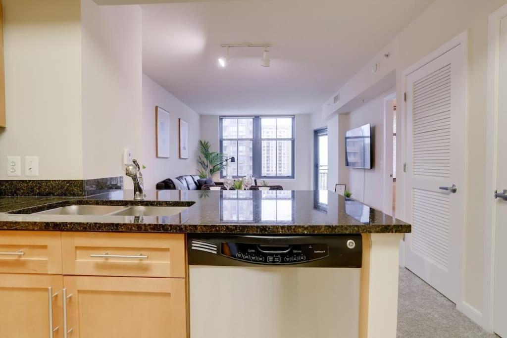Condo With Gym And Pool In Pentagon City 8Min To Dca 阿林顿 外观 照片